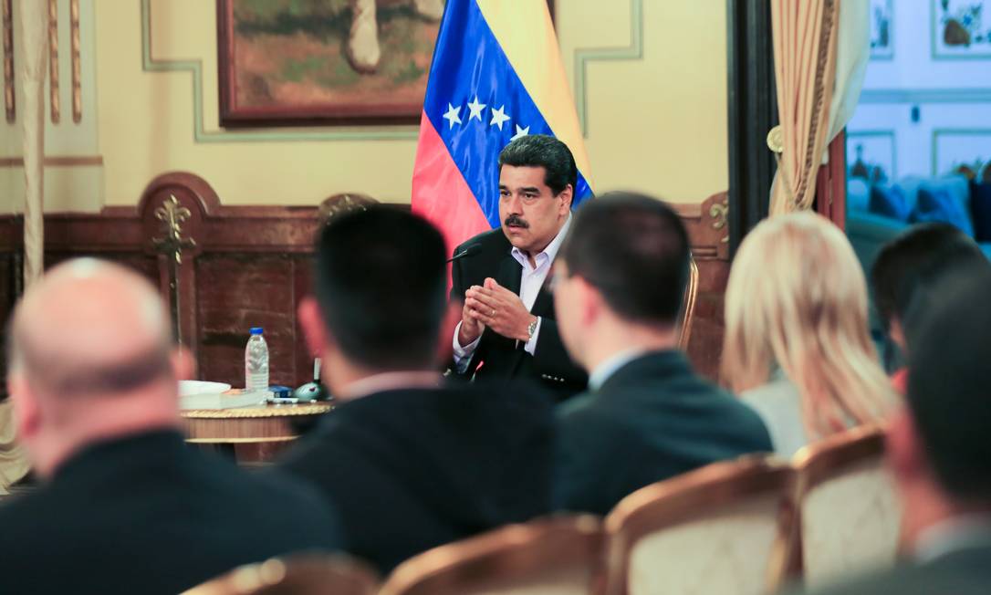 Nicolás Maduro se reúne com corpo diplomático da Venezuela após rompimento de relações com os EUA Foto: HANDOUT / REUTERS