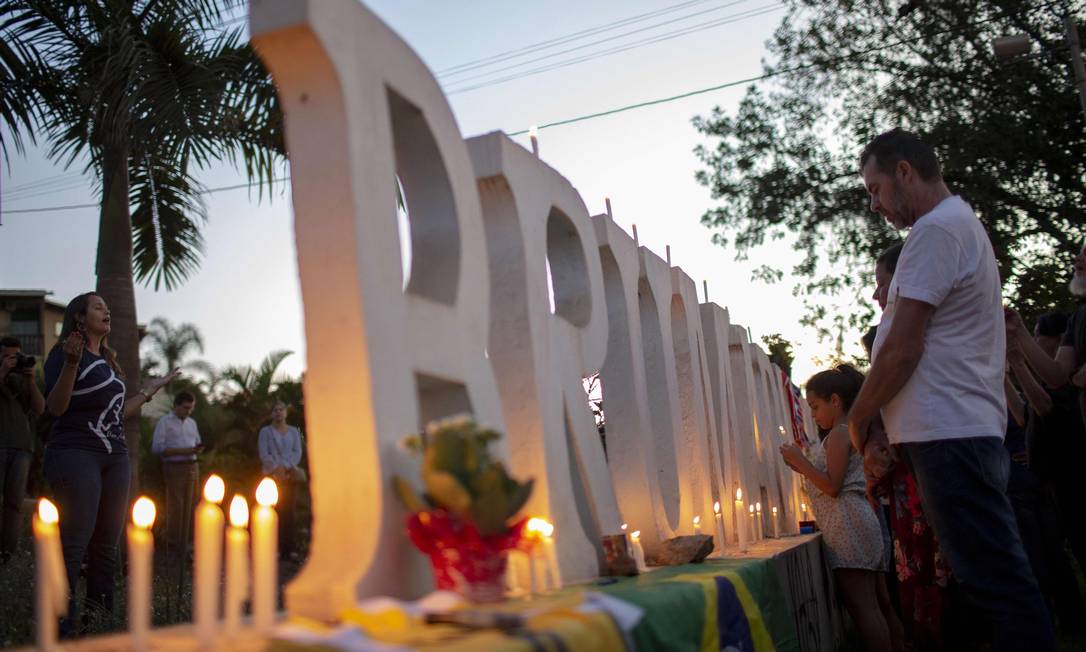 Familiares de vítimas da tragédia de Brumadinho fazem homenagem aos mortos Foto: MAURO PIMENTEL / AFP