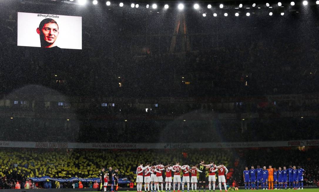 No jogo Arsenal x Cardiff City homenagens foram feitas Foto: PETER CZIBORRA / Action Images via Reuters