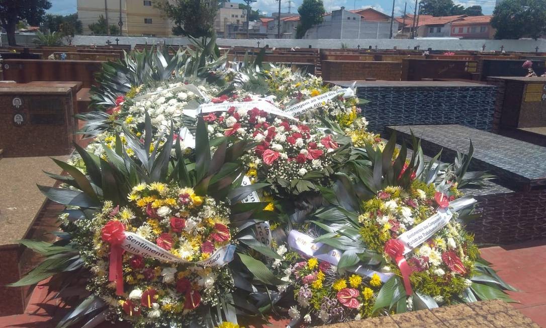 Lápide no Cemitério da Pauliceia, onde o corpo de Vavá foi enterro Foto: Tiago Aguiar / Agência O Globo