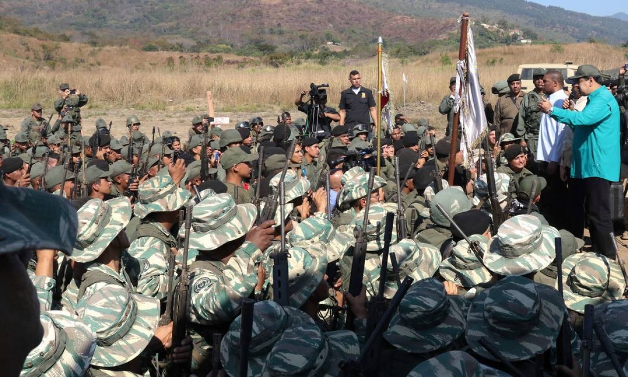 Maduro discursa a grupo de soldados em Valencia em 27 de janeiro; apoio militar é peça-chave que tanto Maduro quanto Guaidó vêm buscando garantir para si durante a aguda crise política que se instalou no na Venezuela Foto: HANDOUT / REUTERS