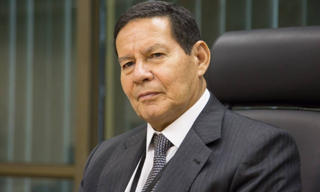 Mourão defende que aborto seja uma opção da mulher