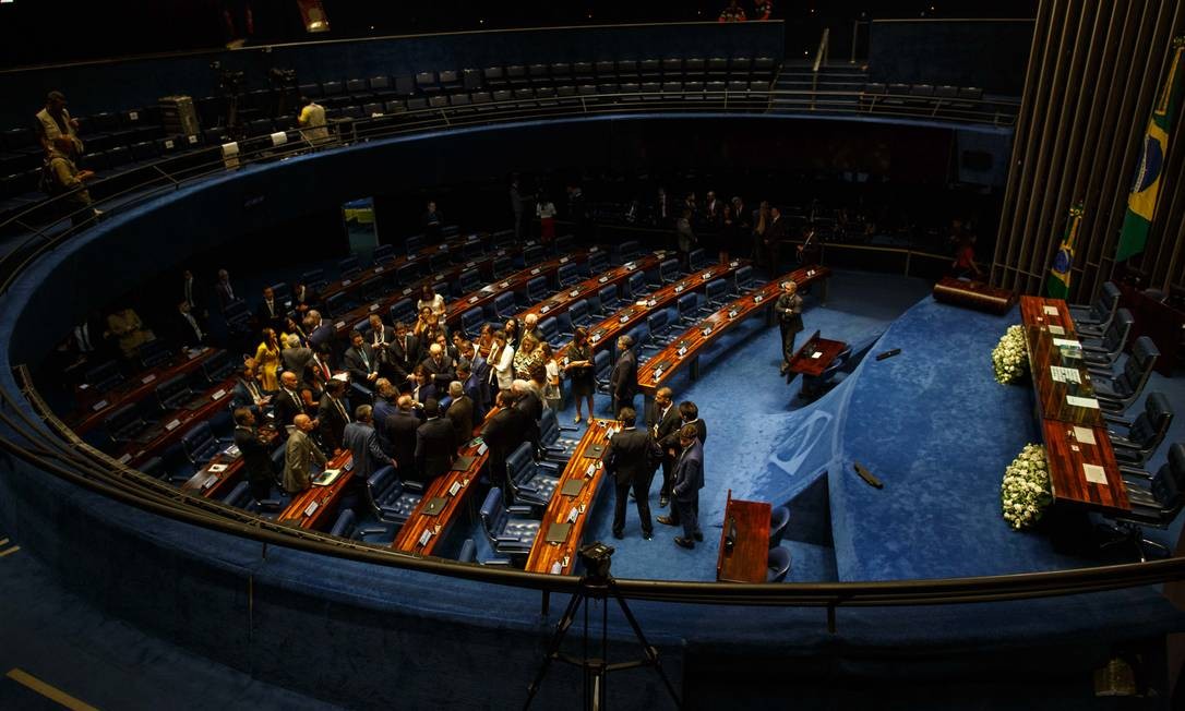 Os parlamentares deixaram a Casa ao fim do primeiro dia sem terem votado, e aguardando uma decisão do STF Daniel Marenco / Agência O Globo
