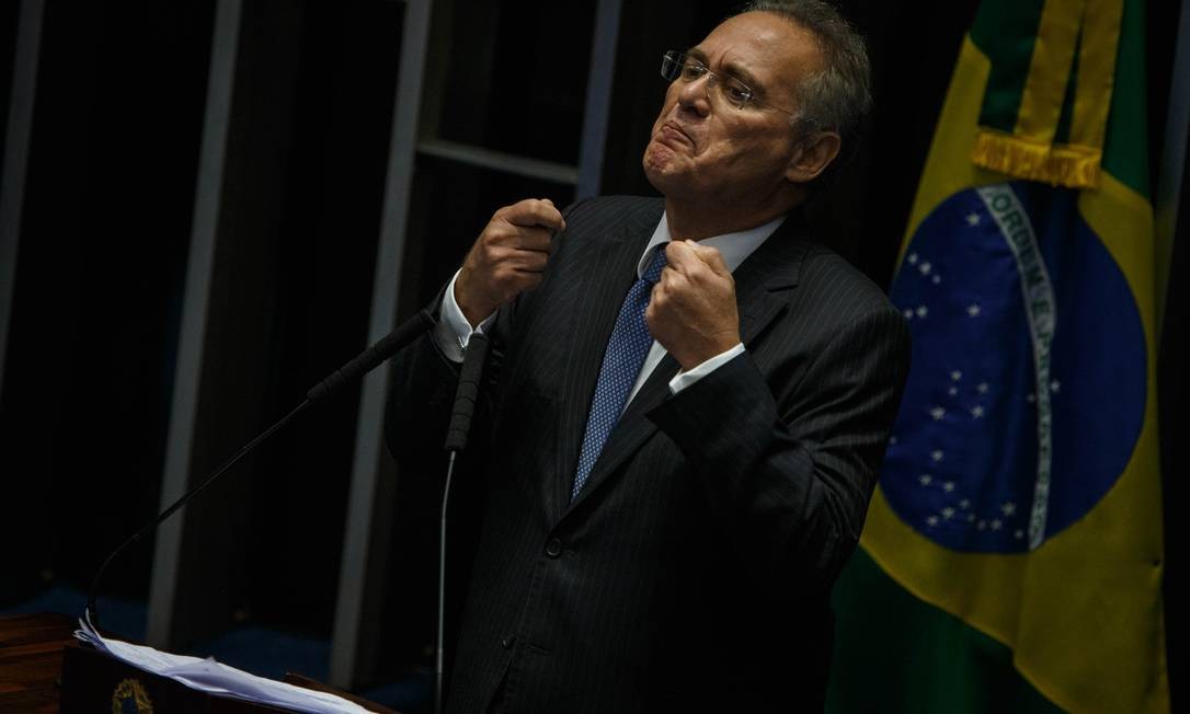 Renan Calheiros fez o último discurso entre os candidatos. Ele viria a desistir de sua candidatura Daniel Marenco / Agência O Globo