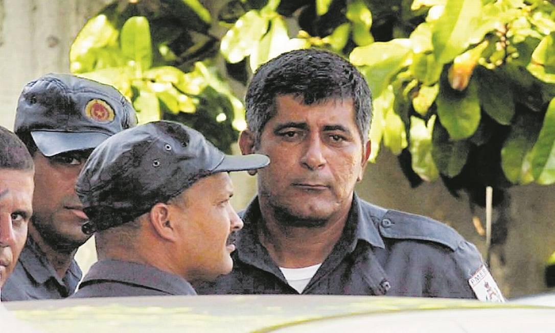 Ítalo Ciba, então PM e hoje vereador do Rio, presta depoimento em 2003 após ser preso acusado de participação na morte de guardador da CET Rio Foto: Marcelo Theobald/27-11-2003