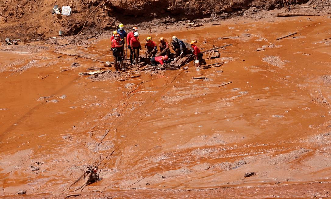 Equipes de resgate buscam por vítimas em meio à lama de rejeitos em Brumadinho (MG) 02/02/2019 Foto: ADRIANO MACHADO / REUTERS