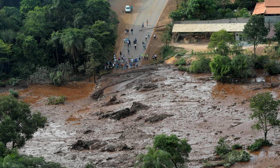 Na manhã do dia 25 de janeiro, a barragem da Mina do Feijão, de propriedade da Vale, se rompeu na cidade de Brumadinho, Região Metropolitana de Belo Horizonte, MG. As buscas por sobreviventes se iniciaram logo em seguida, a partir da estimativa de que havia mais de 300 desaparecidos. Foto: WASHINGTON ALVES / REUTERS
