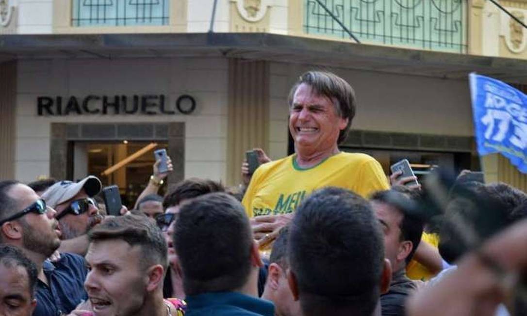 Em 6 de setembro, Bolsonaro leva uma facada durante atividade da campanha na cidade de Juiz de Fora (MG). Veja como foi a evolução da saúde de Bolsonaro desde o atentado. AFP