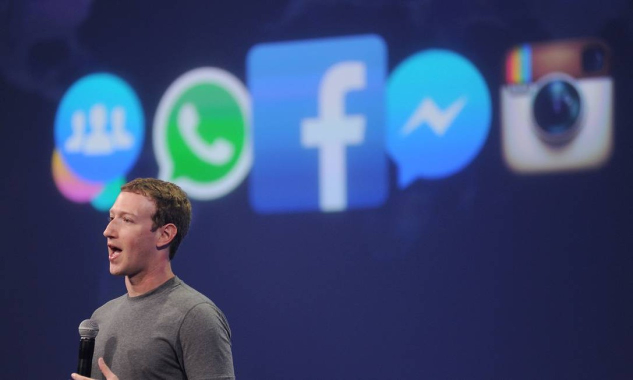 Muito além de promover mudanças e melhorias dentro da plataforma do Facebook, Zuckerberg buscou agregar à sua rede as novidades do mundo digital que surgiram ao longo dos anos, como fez adquirindo o Instagram, em 2012, e o Whatsapp, em 2014 Foto: Josh Edelson / AFP
