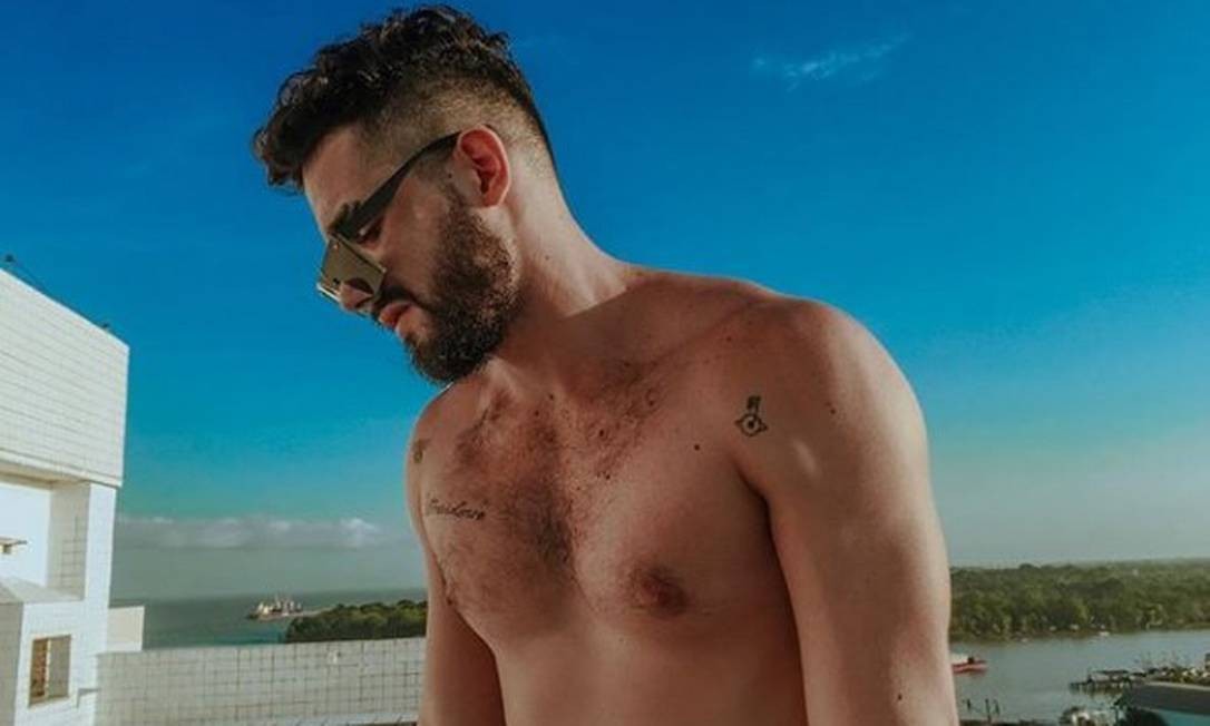 Muitas fotos sem camisa no perfil do rapaz no Instagram Reprodução/ Instagram