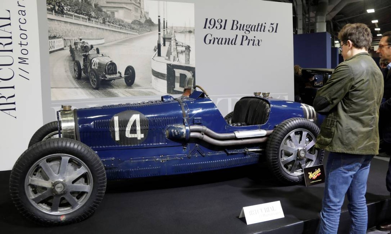 Um Bugatti 51 é exibido antes de ser colocado para leilão durante a feira de carros Retromobile em Paris, na França. Foto: CHARLES PLATIAU / REUTERS