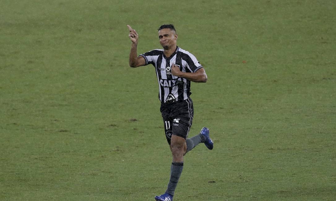 Análise: O que se pode tirar do empate do Botafogo com o Defensa y