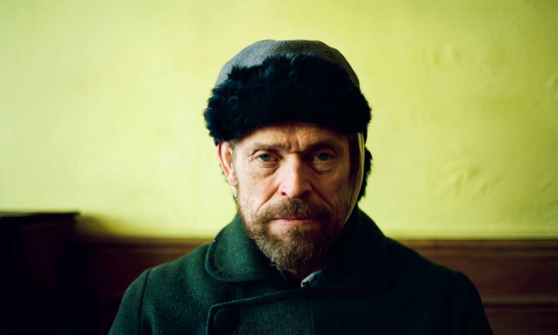 Willem Dafoe como Vincent Van Gogh em cena do filme 'No portal da eternidade' Foto: Divulgação/Lily Gavin