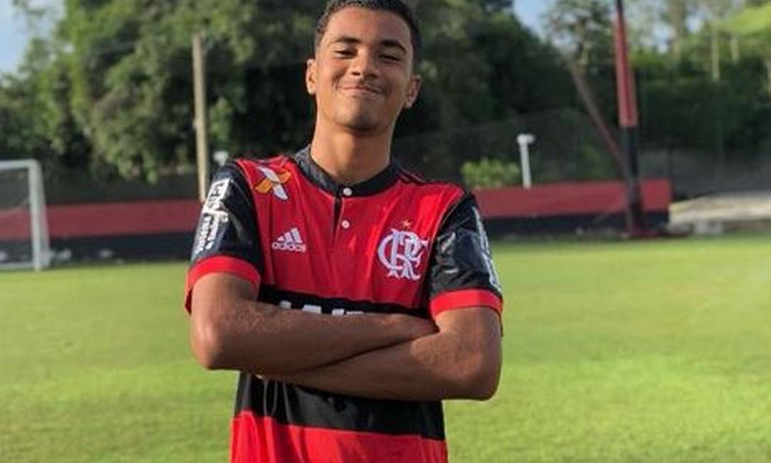 Arthur era zagueiro do time sub-15 do Flamengo Foto: Reprodução