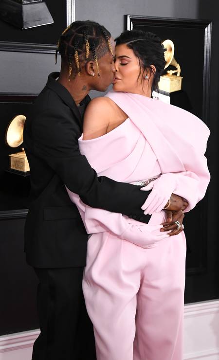 O beijo entre Travis Scott e Kylie Jenner: o amor está no ar Foto: Jon Kopaloff / Getty Images