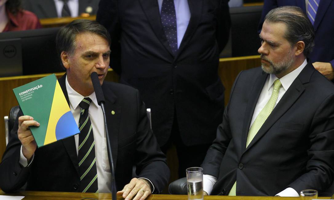 Duas ações em que Bolsonaro era réu foram suspensas pelo ministro Luiz Fux, do STF; na foto, ele aparece ao lado do presidente da Corte, Dias Toffoli Foto: Jorge William / Agência O Globo