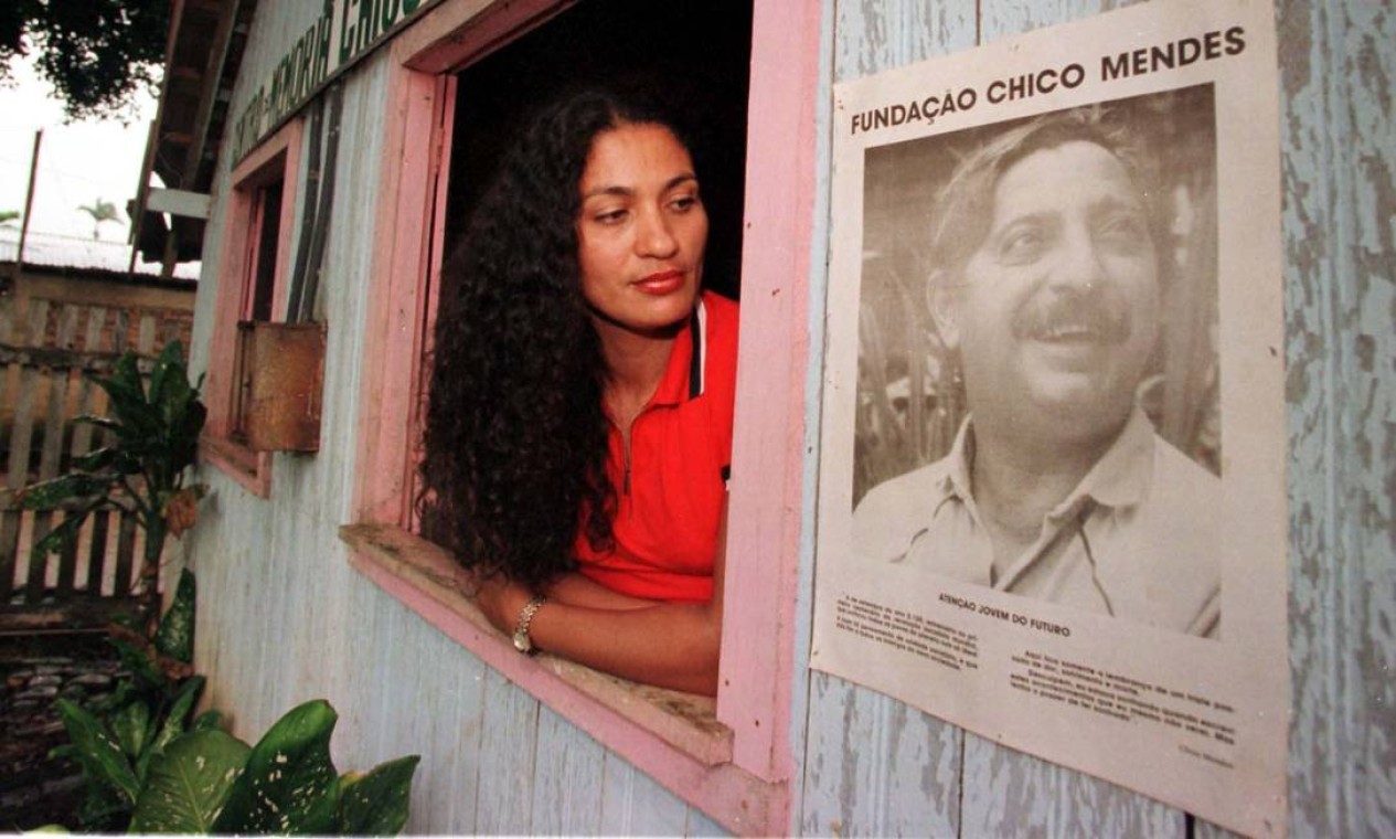 Ilzamar, no Centro de Memória Chico Mendes, em Xapuri (AC), cidade onde o líder seringueiro foi morto, aos 44 anos Foto: Roberto Stuckert Filho / Agência O Globo/27-11-1998