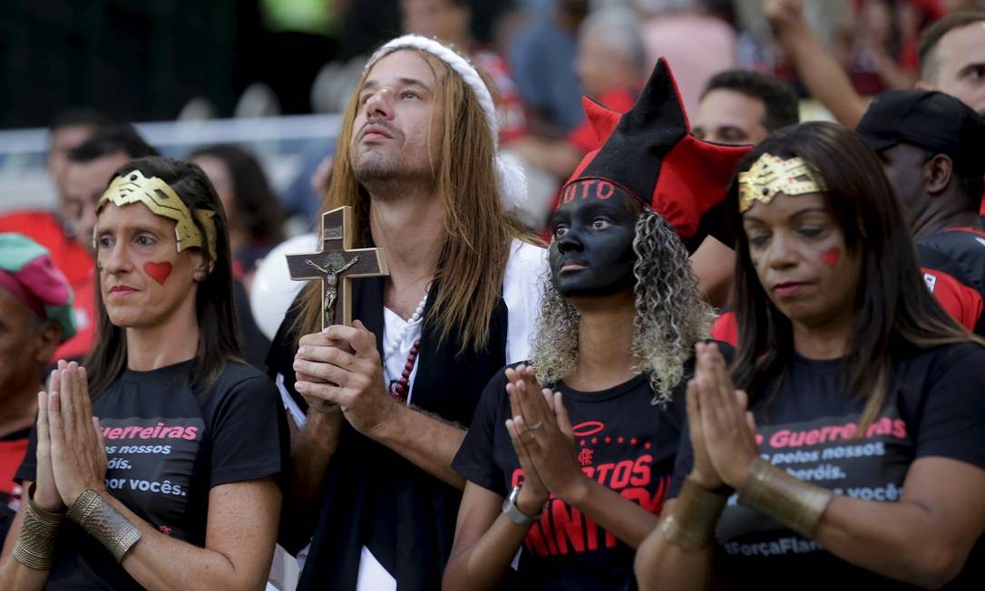 Torcedores do Flamengo em homenagem &agrave;s v&iacute;timas MARCELO THEOBALD / Ag&ecirc;ncia O Globo