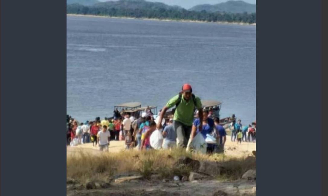 Ajuda humanitária chega por rio ao estado venezuelano do Amazonas com a ajuda dos índios Foto: Reprodução do Twitter
