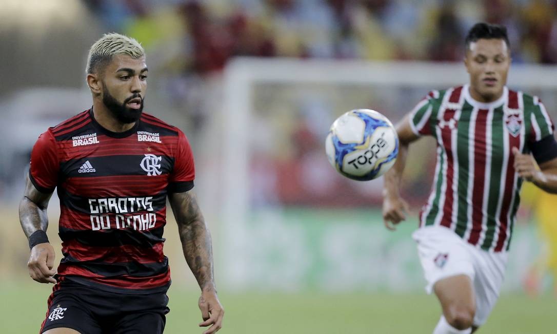 Gabigol tenta dominar a bola no Fla-Flu MARCELO THEOBALD / MARCELO THEOBALD
