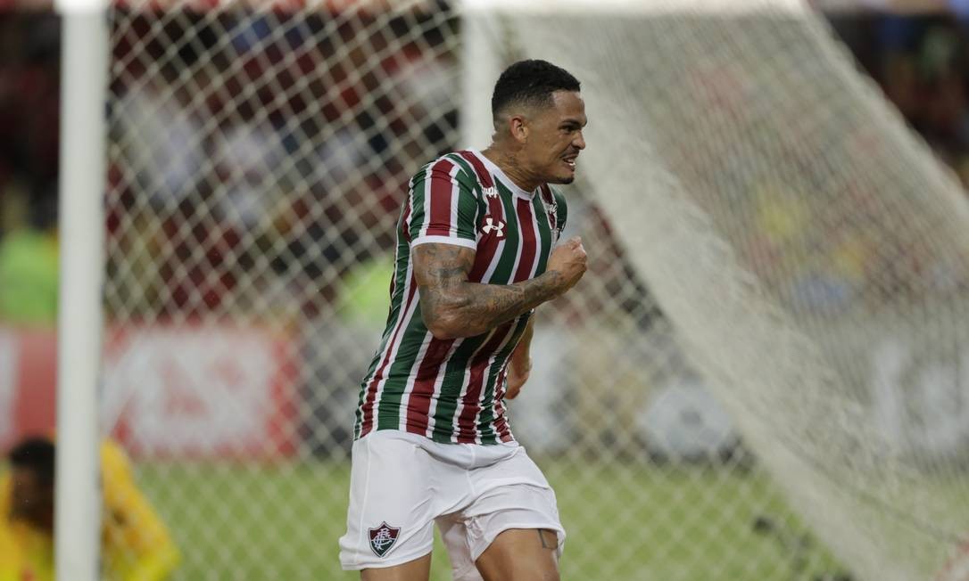 A emoção de Luciano ao marcar o gol da vitória do Fluminense sobre o Flamengo na semifinal da Taça Guanabara MARCELO THEOBALD / Agência O Globo