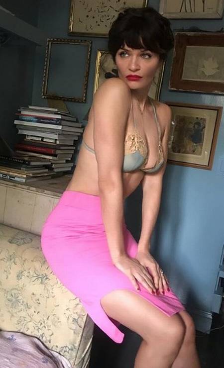 A supermodelo dinamarquesa Helena Christensen, de 50, desfila para Dolce & Gabbana Foto: Reprodução/ Instagram