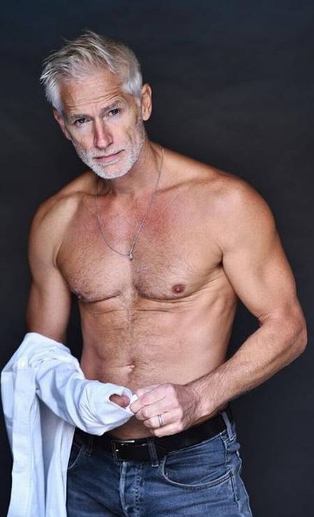 Aos 53 anos, o brasileiro Jorge Gelati trabalha para marcas como Hermès, Billionaire e Daks Foto: Reprodução/ Instagram