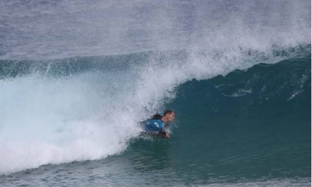 Carlos Vinícius Cavalcanti foi mordido quando surfava na praia Cacimba do Padre Foto: Reprodução/Instagram