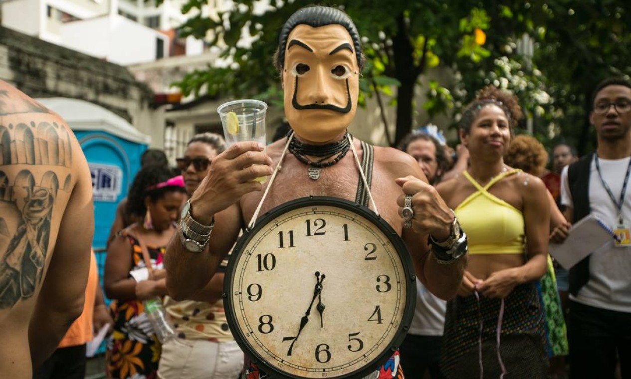 Salvador Dalí da série "Casa de Papel" deu as caras no "Imprensa Que Eu Gamo" Foto: Brenno Carvalho / Agência O Globo
