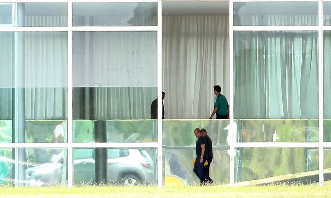 O presidente Jair Bolsonaro tem recebido ministros no Palácio da Alvorada Foto: Jorge William / Agência O Globo