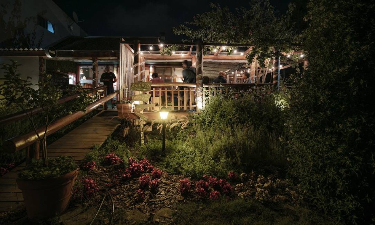 Il Tano, um dos restaurantes mais elegantes de Punta del Diablo Foto: Tali Kimelman / The New York Times