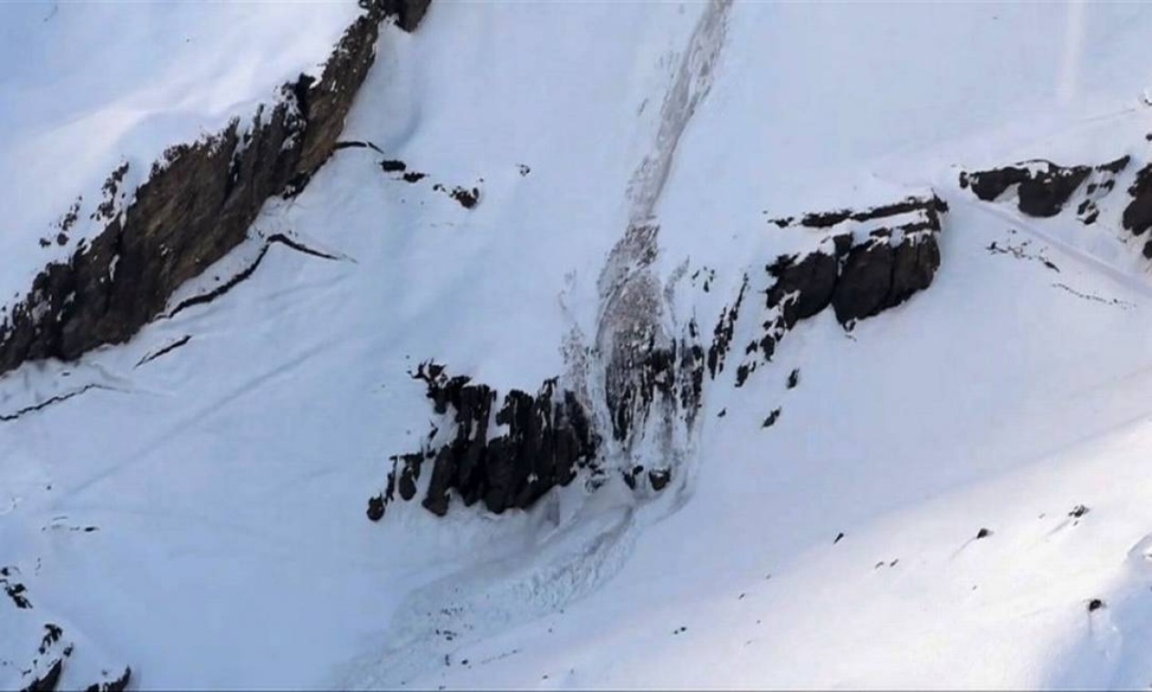 Avalanche atinge estação de esqui na Suíça, deixando pelo menos dez ...
