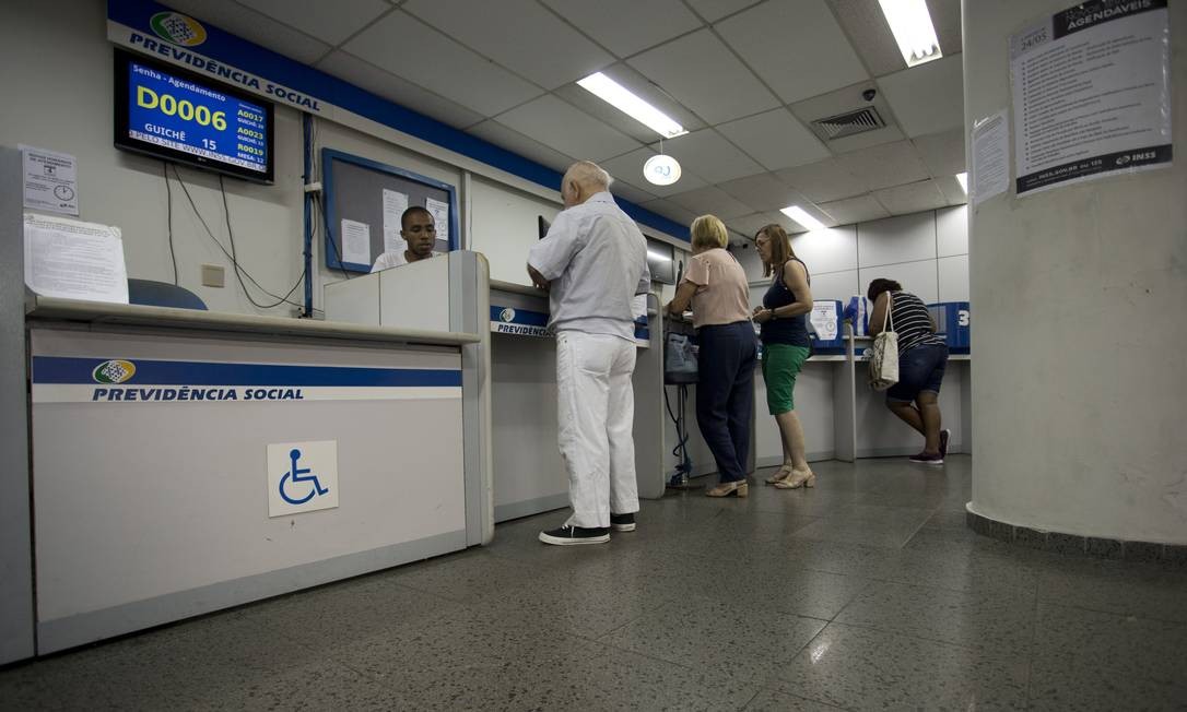 Outra mudança diz respeito aos benefícios assistenciais – pagos a idosos e deficientes da baixa renda que não contribuíram para o regime. Atualmente, o auxílio, no valor de um salário mínimo, é concedido a idosos a partir dos 65 anos. Pela reforma, ele será concedido no valor de R$ 400 a pessoas a partir dos 60 anos. Aos 70, elas receberão um salário mínimo Foto: Márcia Foletto / Agência O Globo