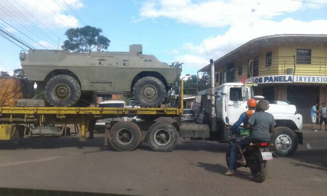 Maduro envia tanques para Santa Elena, cidade a 15 quilômetros da fronteira entre Venezuela e Brasil Foto: Reprodução