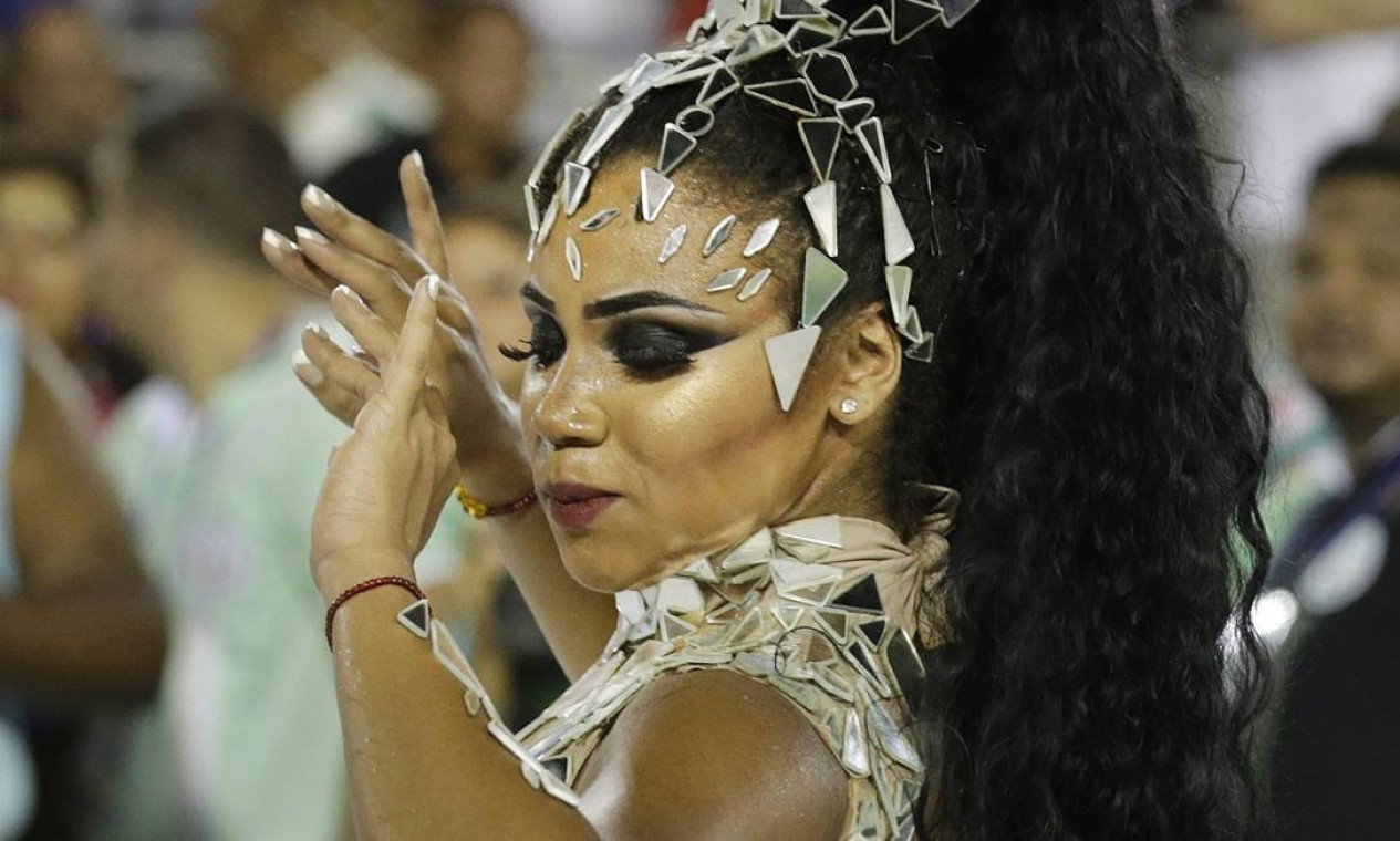 Confira as fotos de Evelyn Bastos, rainha de bateria da Mangueira - Jornal  O Globo