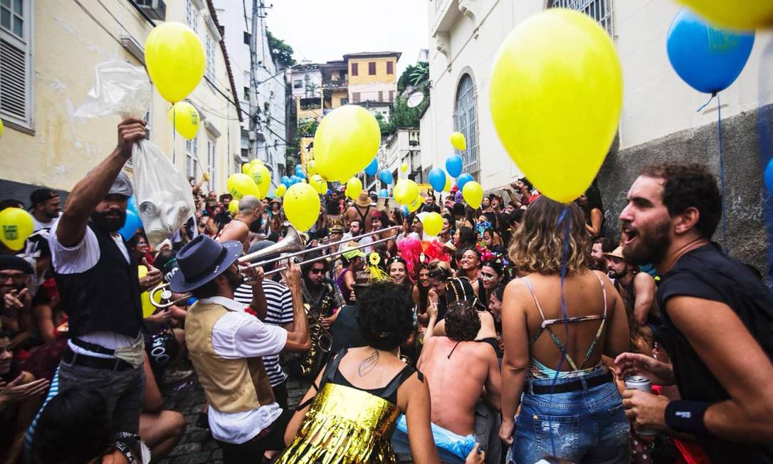 Desfile de 10 anos do bloco Desce Mas Não Sobe, na Glória Foto: Micael Hocherman / Divulgação