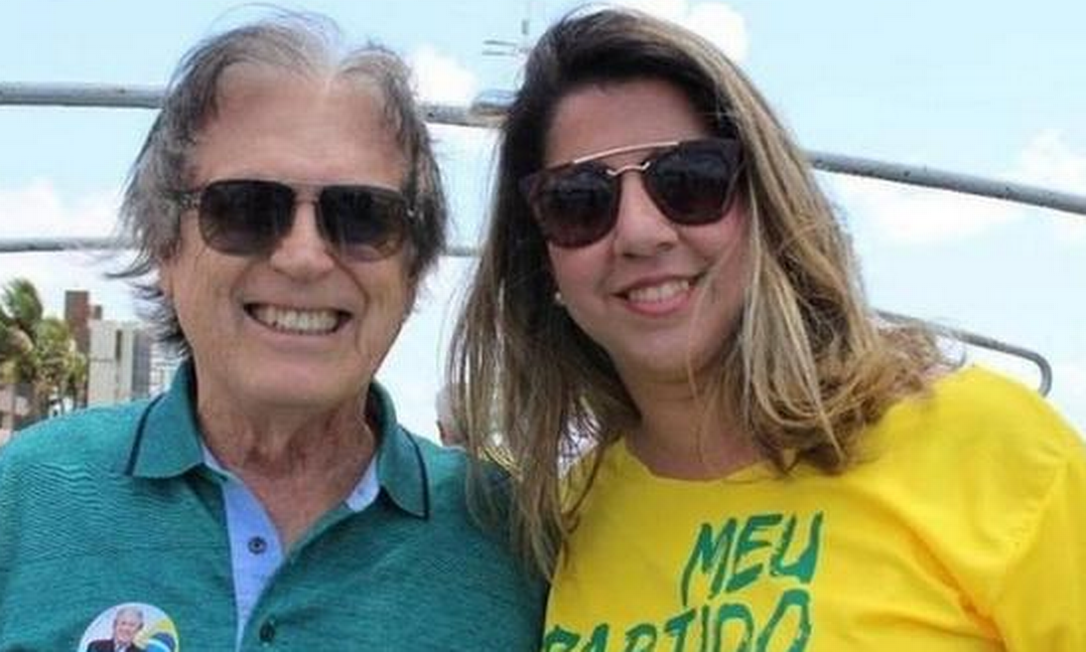 Mariana Nunes, candidata a deputada estadual, ao lado do presidente do PSL, Luciano Bivar Foto: Reprodução