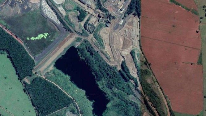 Ãrea de operaÃ§Ã£o da barragem da Mosaic Fertilizantes, em AraxÃ¡ Foto: ReproduÃ§Ã£o / Google
