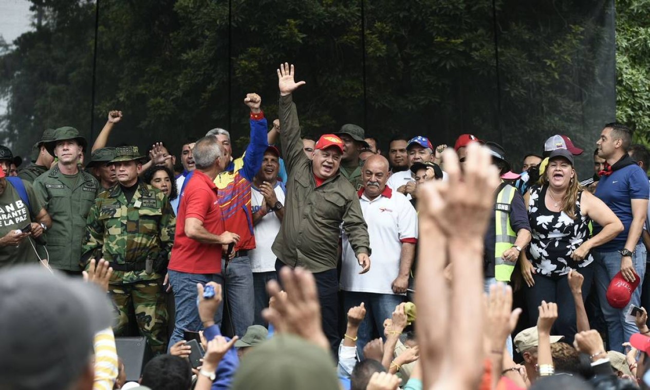 Líder da Assembleia Nacional Constituinte, Diosdado Cabello, após discursar em favor de Maduro na fronteira com a Colômbia; oficialismo chama tentativas de levar ajuda à Venezuela de intervencionismo externo liderado pelos EUA Foto: FEDERICO PARRA / AFP