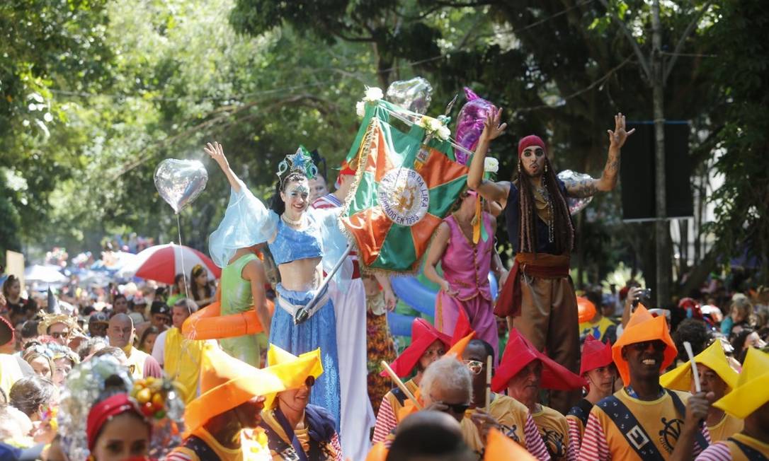 Desfile do bloco Gigantes da Lira, em Laranjeiras Foto: Marcelo Carnaval / Agência O Globo
