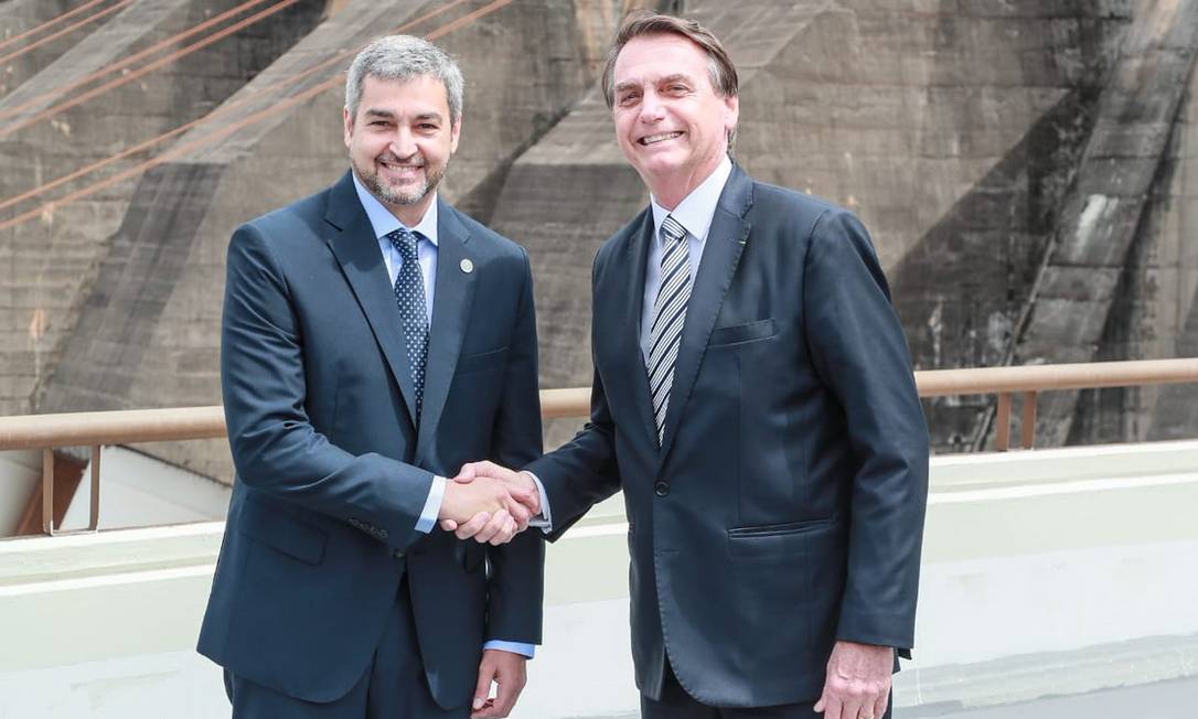 O presidente do Paraguai, Mario Abdo, e o presidente do Brasil, Jair Bolsonaro, devem se encontrar em março para discutir a renovação do acordo de Itaipu Foto: Reprodução/Twitter