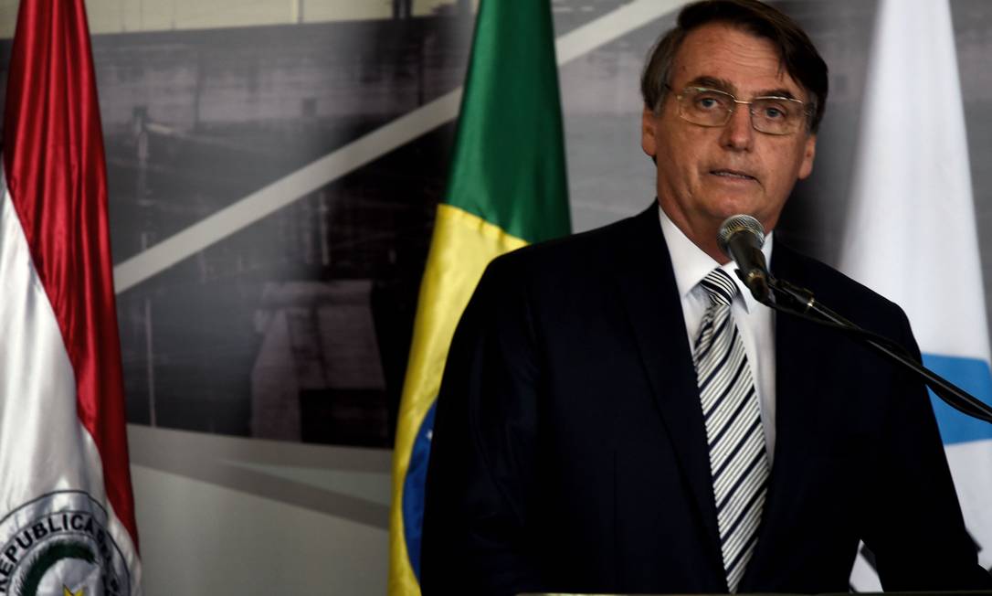 Bolsonaro participou na terça-feira da posse do novo diretor da Itaipu Binacional; nesta quarta-feira, fez exames de rotina em SP Foto: Norberto Duarte / AFP