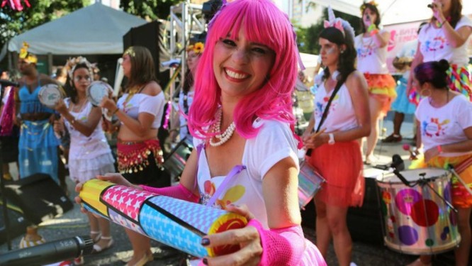 Feijoadas de carnaval: bufê com batucada, bebida liberada e day use na  piscina - Jornal O Globo