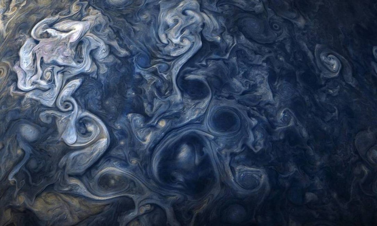 Juno capturou esta imagem quando a espaçonave estava a 11.747 milhas acima das nuvens Foto: NASA / JPL-Caltech / SwRI / MSSS / Gerald Eichstäd / Seán Doran / NASA