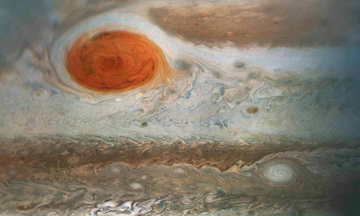 A Grande Mancha Vermelha de Júpiter, uma tempestade com mais de duas vezes o diâmetro da Terra que foi observada desde pelo menos a metade do século XIX Foto: NASA / JPL-Caltech / SwRI / MSSS / Gerald Eichstädt / Seán Doran / NASA