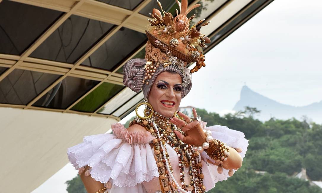 Usta Glava Trgvane Roupas Da Carmen Miranda Brsnarnica Etiket Pakistan