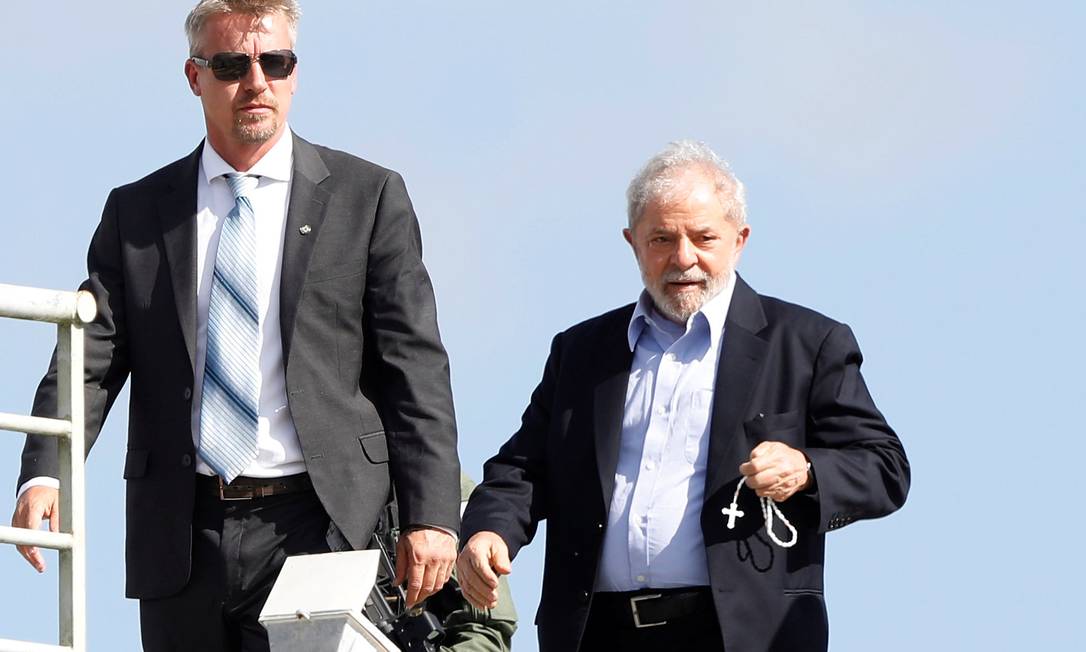Ex-presidente Luiz Inácio Lula da Silva chega a Curitiba após ir ao enterro do neto Foto: RODOLFO BUHRER 02-03-2019 / REUTERS