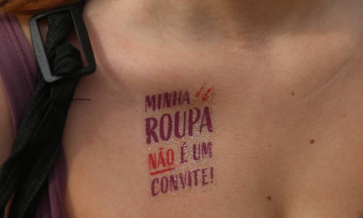 "Minha roupa não é um convite". Recado de foliona direcionado aos machistas Foto: Fabiano Rocha / Agência O Globo