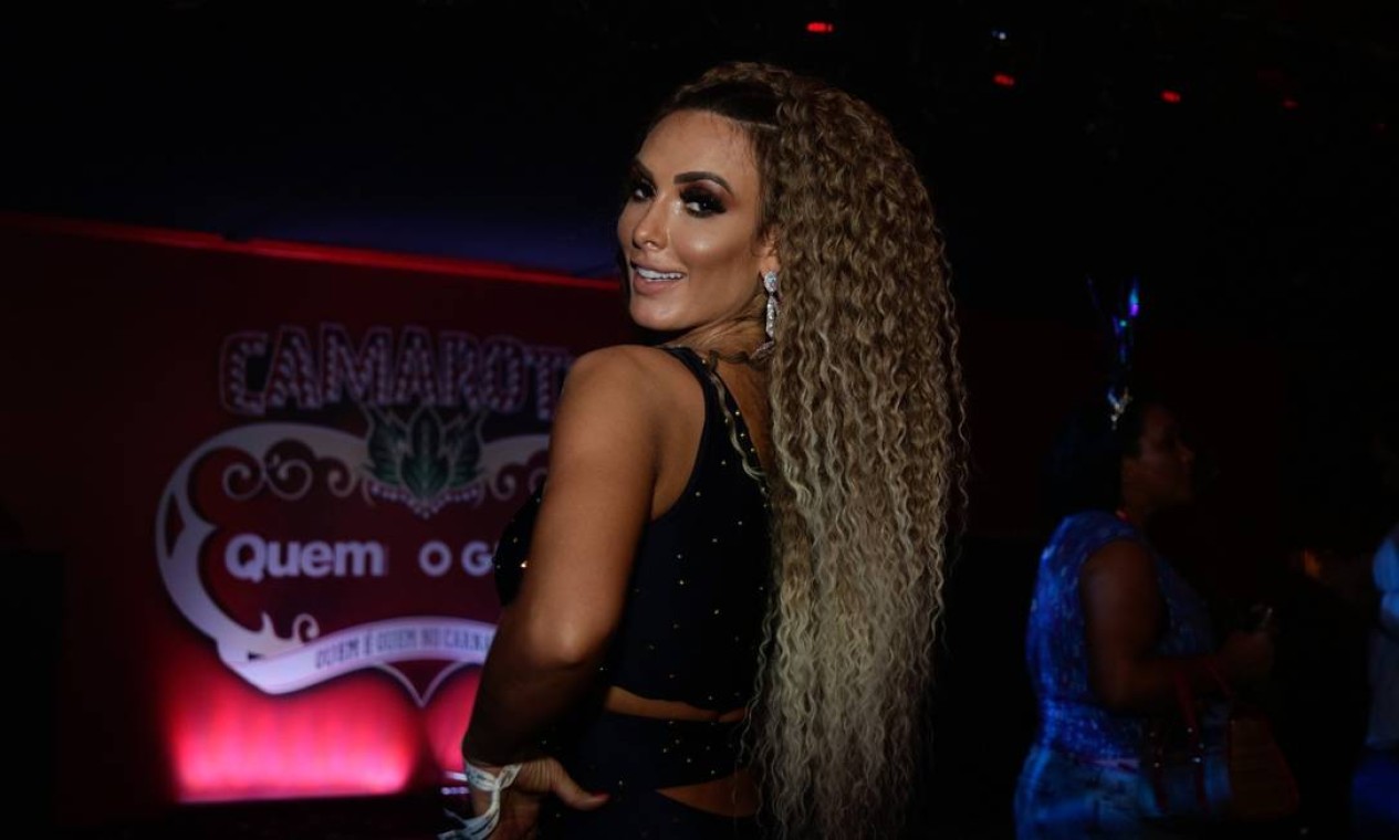 Nicole Bahls apostou em cabelão na produção para o carnaval Foto: Brenno Carvalho / Agência O Globo