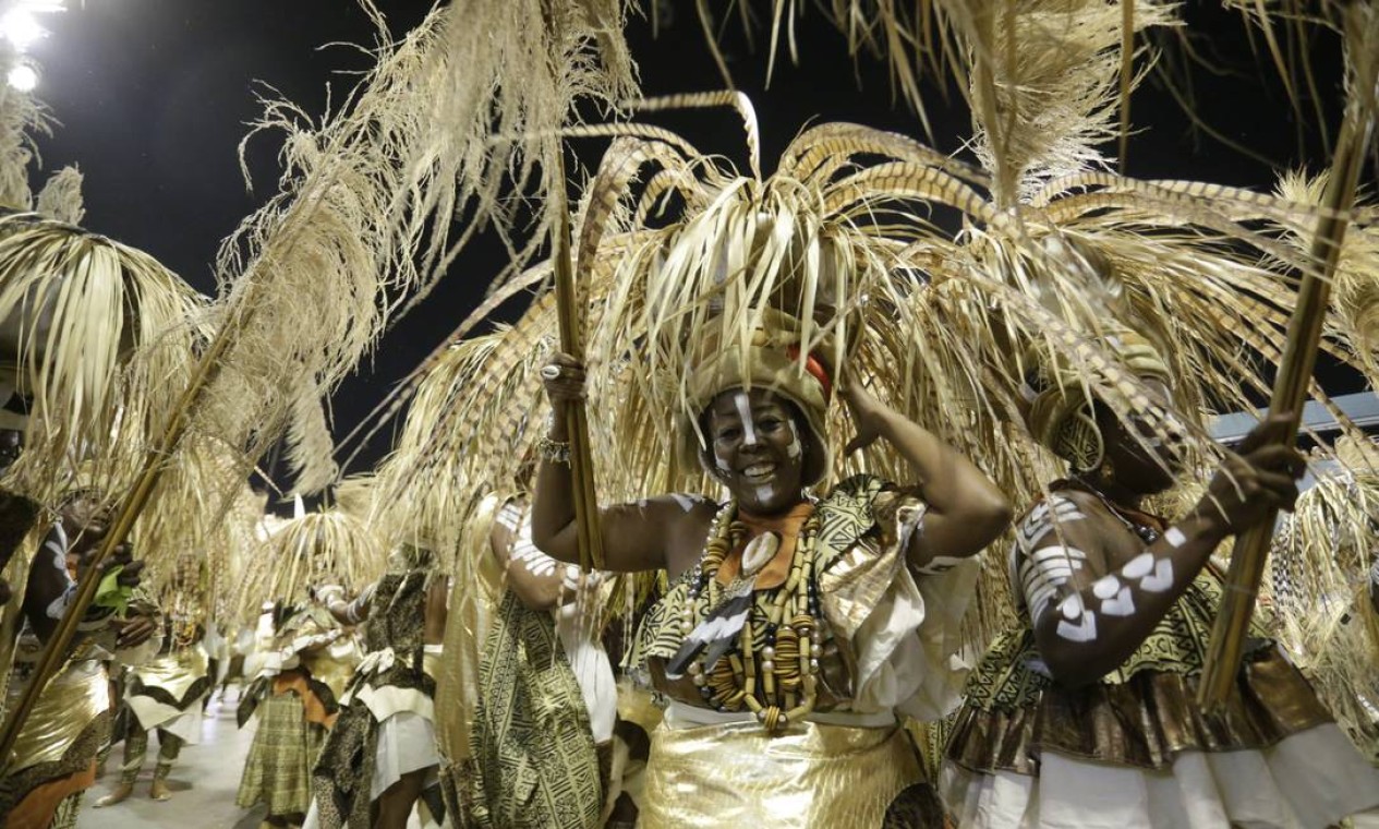 Ala Nego Quilombola fez homenagem à cultura e aos ancestrais negros que chegaram ao Brasil vindos da África Foto: Márcio Alves / Agência O Globo